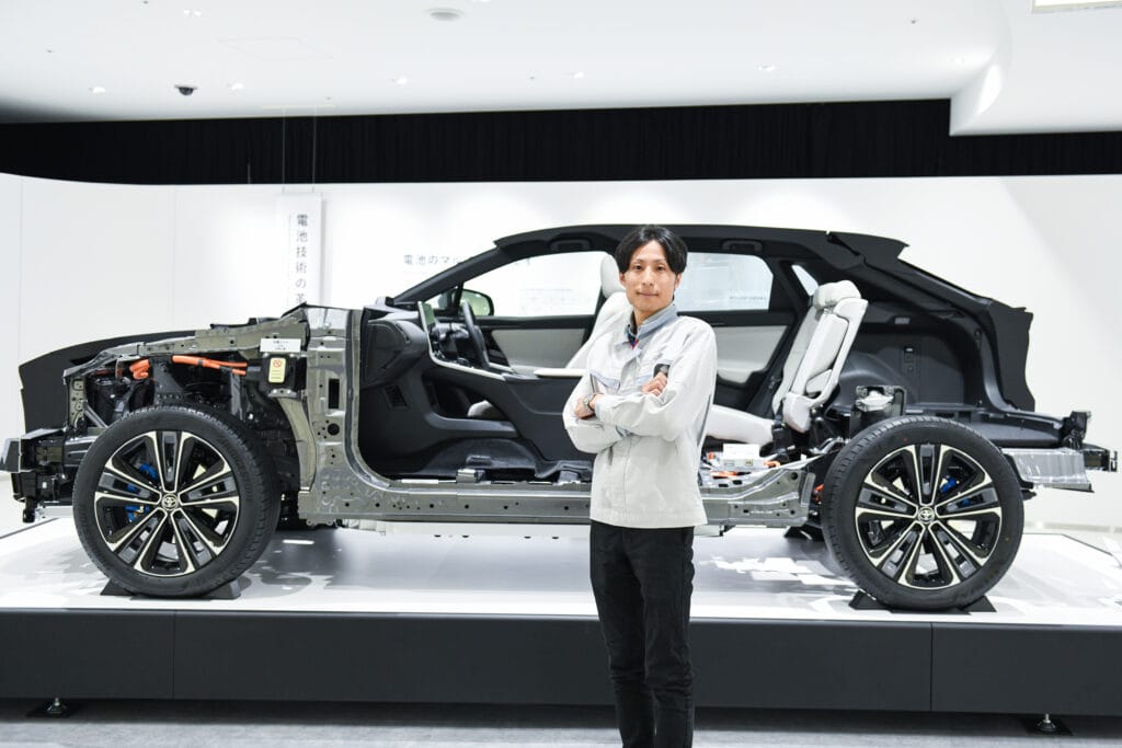 toyota museum nagoya oct31 japan 08 1024x683 Takehiro Nakamura, un ingegnere che si concentra sull'efficienza del carburante, ha utilizzato il sistema AI O-Beya per cercare normative ambientali. Foto di Noriko Hayashi per Microsoft.